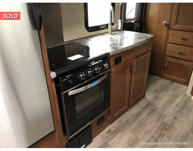 2021 Lance 1685 Travel Trailer at Go Play RV and Marine STOCK# 330551 Photo 15