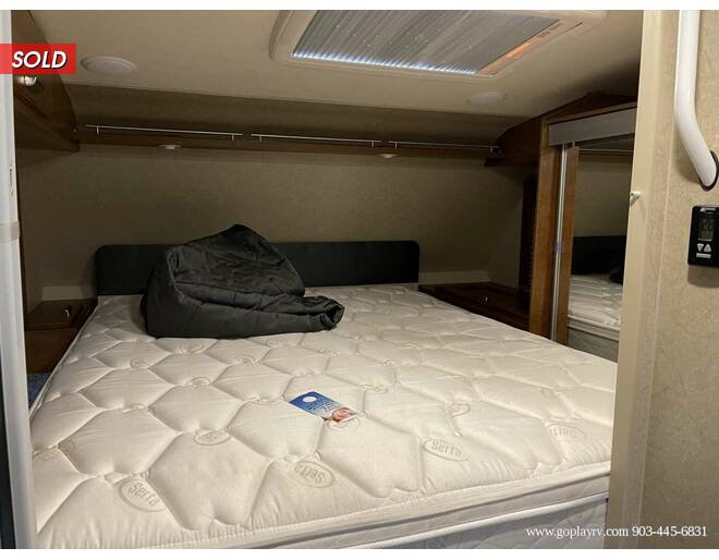 2019 Lance Long Bed 1172 Truck Camper at Go Play RV and Marine STOCK# 175284 Photo 13