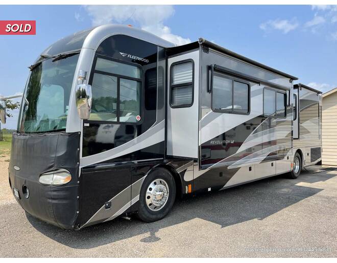 2006 Fleetwood Revolution LE 40E Class A at Go Play RV and Marine STOCK# 052952 Photo 3