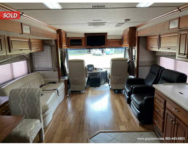 2006 Fleetwood Revolution LE 40E Class A at Go Play RV and Marine STOCK# 052952 Photo 9