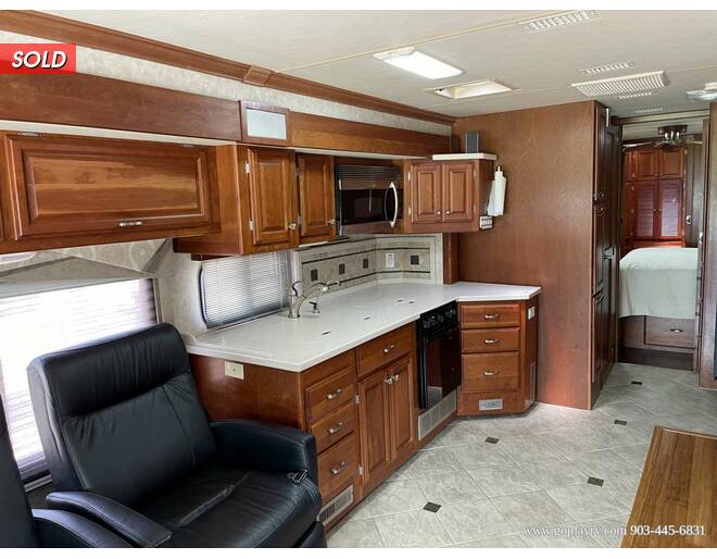2006 Fleetwood Revolution LE 40E Class A at Go Play RV and Marine STOCK# 052952 Photo 11