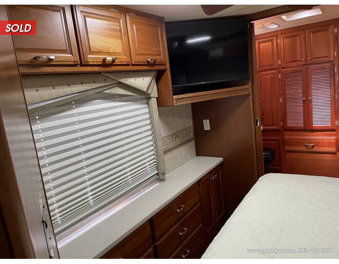 2006 Fleetwood Revolution LE 40E Class A at Go Play RV and Marine STOCK# 052952 Photo 18
