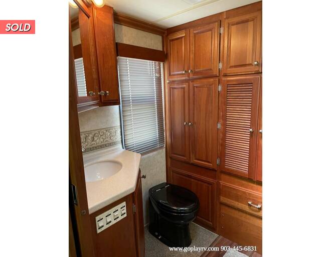 2006 Fleetwood Revolution LE 40E Class A at Go Play RV and Marine STOCK# 052952 Photo 23
