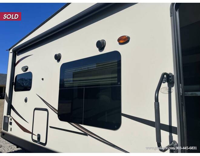 2016 Rockwood Signature Ultra Lite 8280WS Fifth Wheel at Go Play RV and Marine STOCK# 872323 Photo 10