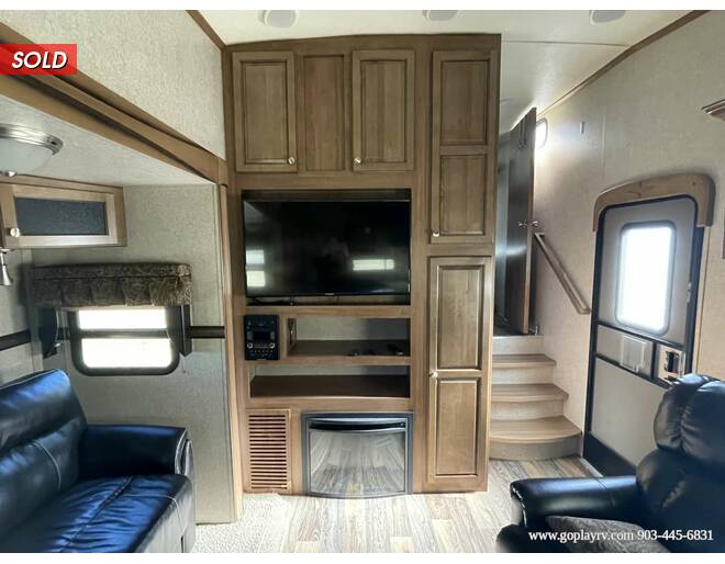 2016 Rockwood Signature Ultra Lite 8280WS Fifth Wheel at Go Play RV and Marine STOCK# 872323 Photo 26