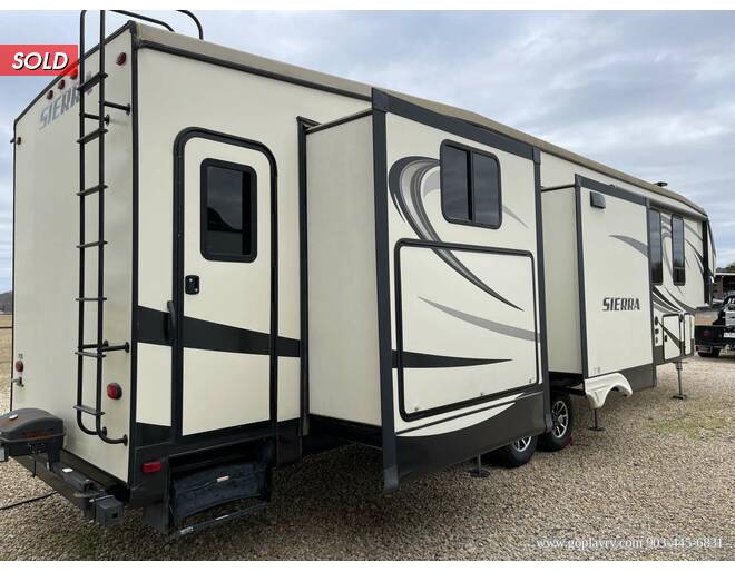 2018 Sierra 381RBOK Fifth Wheel at Go Play RV and Marine STOCK# 044862 Photo 5