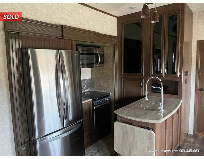 2018 Sierra 381RBOK Fifth Wheel at Go Play RV and Marine STOCK# 044862 Photo 7