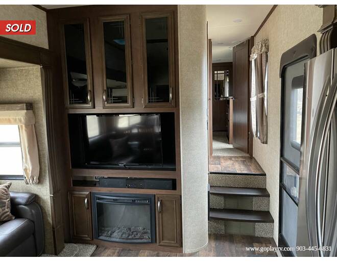 2018 Sierra 381RBOK Fifth Wheel at Go Play RV and Marine STOCK# 044862 Photo 10