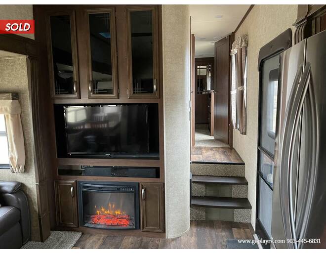 2018 Sierra 381RBOK Fifth Wheel at Go Play RV and Marine STOCK# 044862 Photo 11