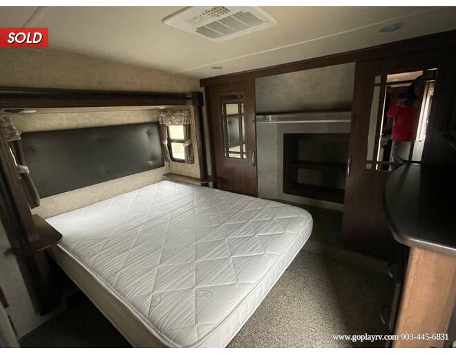 2018 Sierra 381RBOK Fifth Wheel at Go Play RV and Marine STOCK# 044862 Photo 12