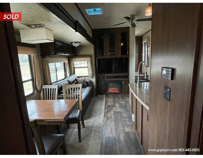 2018 Sierra 381RBOK Fifth Wheel at Go Play RV and Marine STOCK# 044862 Photo 8