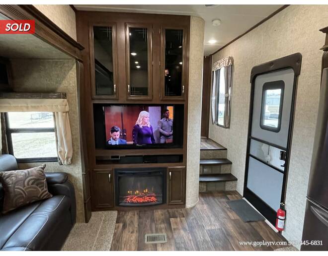 2018 Sierra 381RBOK Fifth Wheel at Go Play RV and Marine STOCK# 044862 Photo 32