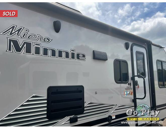 2020 Winnebago Micro Minnie 2106FBS Travel Trailer at Go Play RV and Marine STOCK# 048236A Photo 5