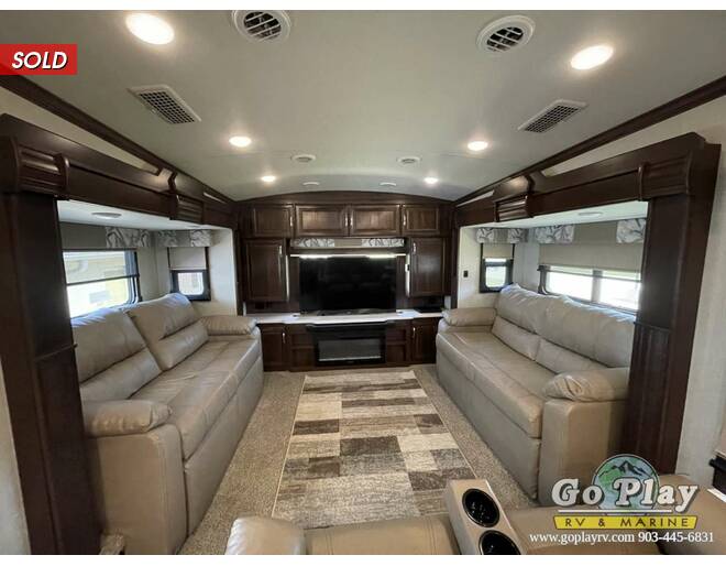 2019 Cardinal Luxury 3950TZX Fifth Wheel at Go Play RV and Marine STOCK# 103742 Photo 10