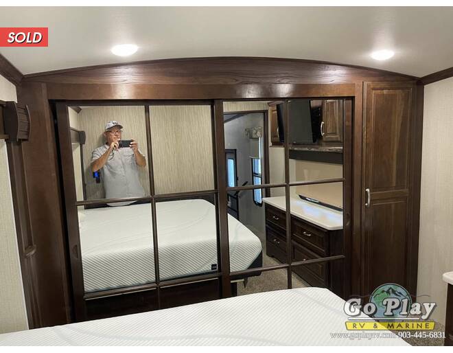 2019 Cardinal Luxury 3950TZX Fifth Wheel at Go Play RV and Marine STOCK# 103742 Photo 43