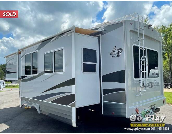 2019 Northwood Arctic Fox Silver Fox Edition 29.5T Fifth Wheel at Go Play RV and Marine STOCK# 150250 Photo 4