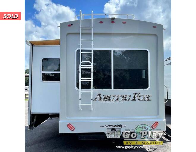2019 Northwood Arctic Fox Silver Fox Edition 29.5T Fifth Wheel at Go Play RV and Marine STOCK# 150250 Photo 5