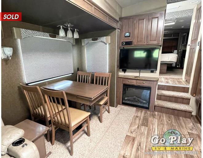 2019 Northwood Arctic Fox Silver Fox Edition 29.5T Fifth Wheel at Go Play RV and Marine STOCK# 150250 Photo 13