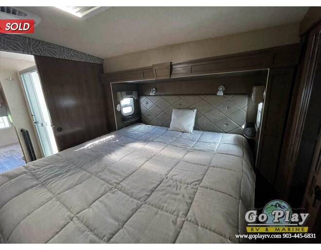 2019 Northwood Arctic Fox Silver Fox Edition 29.5T Fifth Wheel at Go Play RV and Marine STOCK# 150250 Photo 28