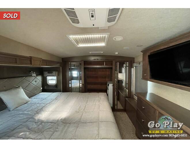 2019 Northwood Arctic Fox Silver Fox Edition 29.5T Fifth Wheel at Go Play RV and Marine STOCK# 150250 Photo 29