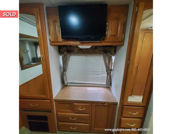 2004 Damon Daybreak Workhorse 3295 Class A at Go Play RV and Marine STOCK# 384640 Photo 16