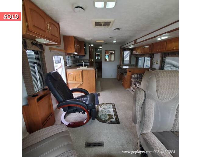 2004 Damon Daybreak Workhorse 3295 Class A at Go Play RV and Marine STOCK# 384640 Photo 7