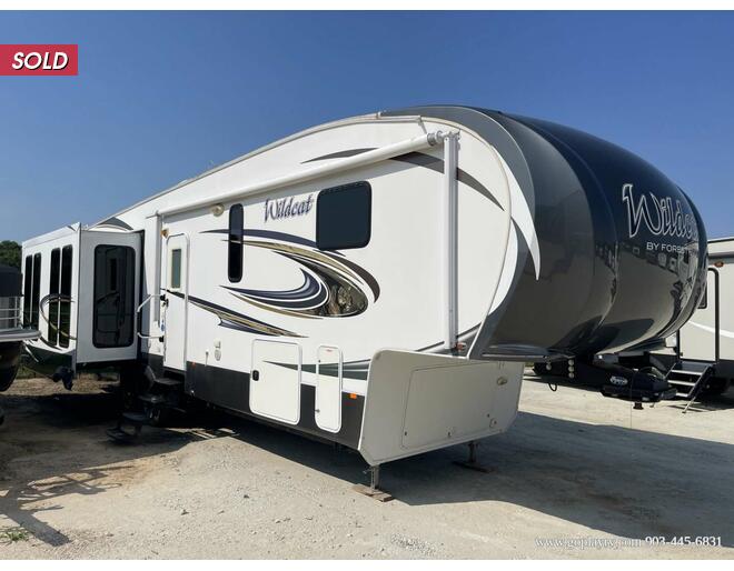 2015 Wildcat 327CK Fifth Wheel at Go Play RV and Marine STOCK# 029500 Exterior Photo