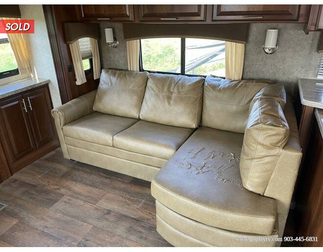 2015 Wildcat 327CK Fifth Wheel at Go Play RV and Marine STOCK# 029500 Photo 12