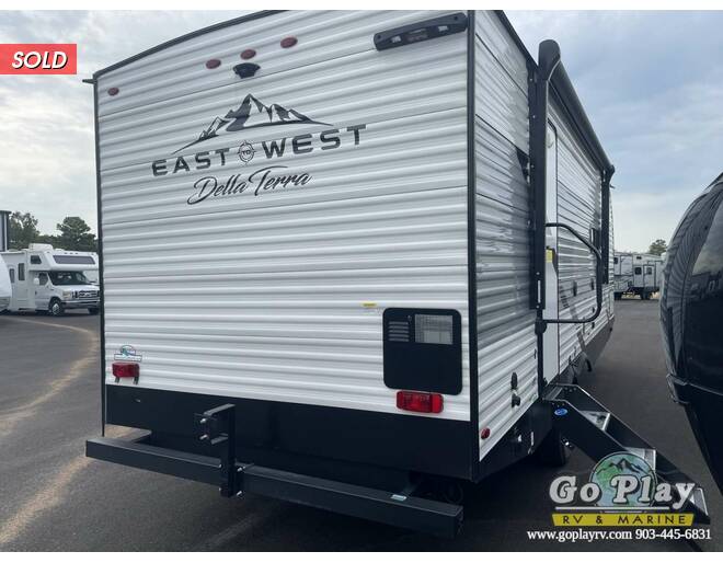2022 East to West Della Terra 261RB Travel Trailer at Go Play RV and Marine STOCK# 010678 Photo 6