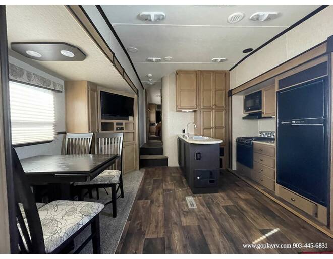 2016 CrossRoads Cruiser Aire 25SE Fifth Wheel at Go Play RV and Marine STOCK# 007989 Photo 9