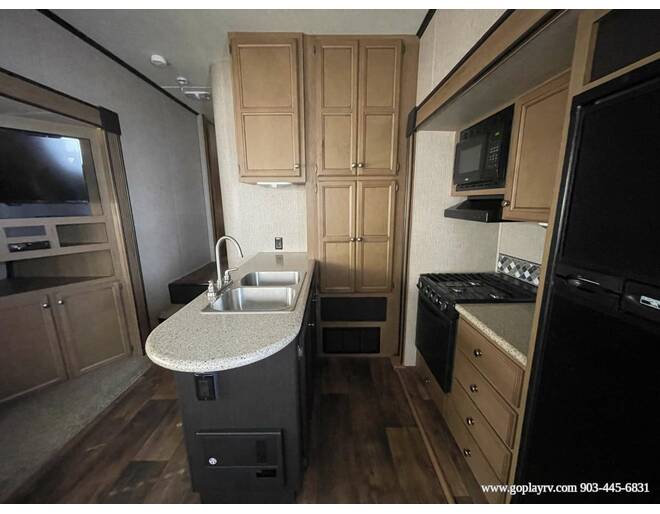 2016 CrossRoads Cruiser Aire 25SE Fifth Wheel at Go Play RV and Marine STOCK# 007989 Photo 11