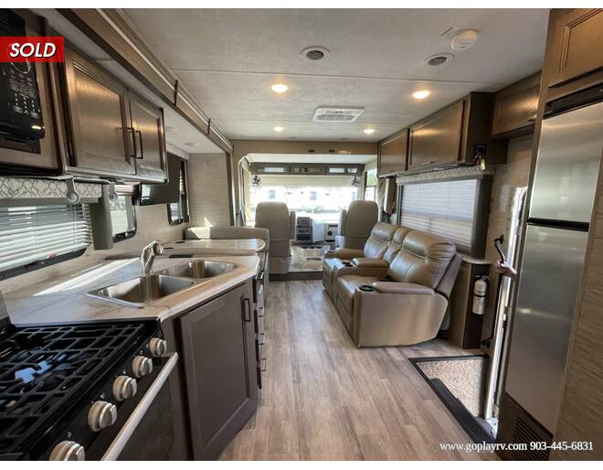 2022 Thor Freedom Traveler Ford F-53 A32 Class A at Go Play RV and Marine STOCK# a16738 Photo 8