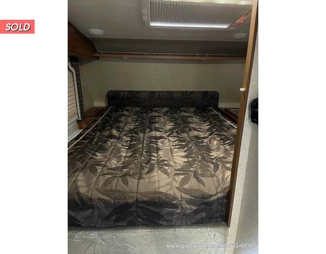 2016 Lance Long Bed 1172 Truck Camper at Go Play RV and Marine STOCK# 172373 Photo 24
