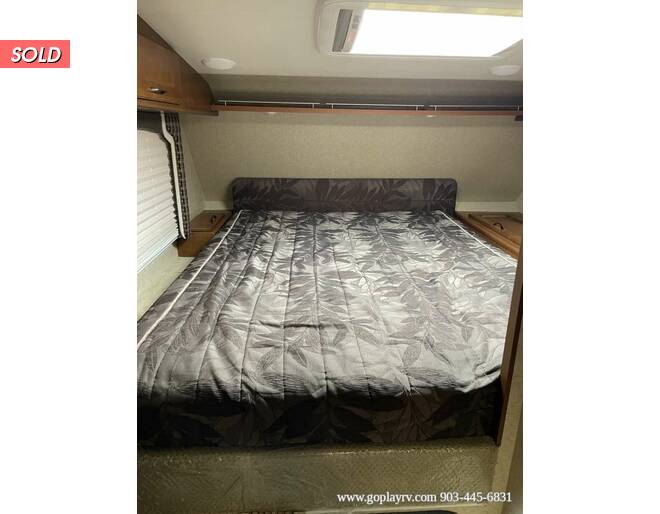 2016 Lance Long Bed 1172 Truck Camper at Go Play RV and Marine STOCK# 172373 Photo 25