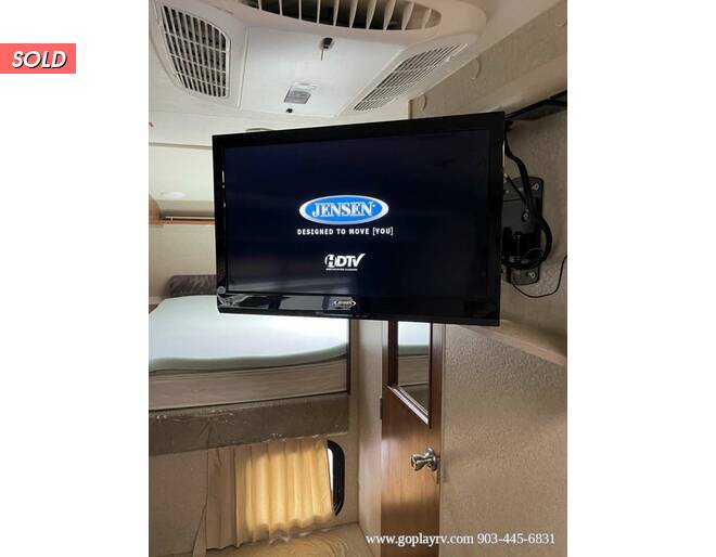 2016 Lance Long Bed 1172 Truck Camper at Go Play RV and Marine STOCK# 172373 Photo 38